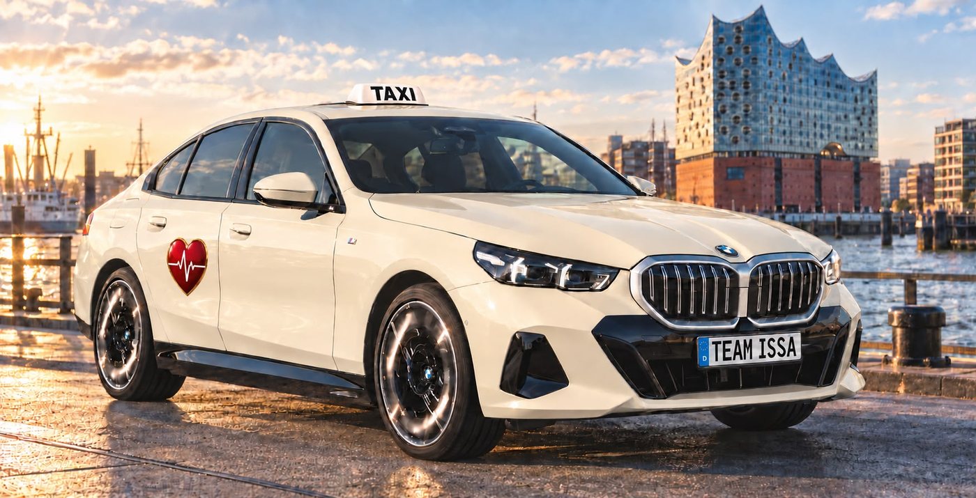 Fahrzeug von Taxi Team Issa vor der Hamburger Elbphilharmonie